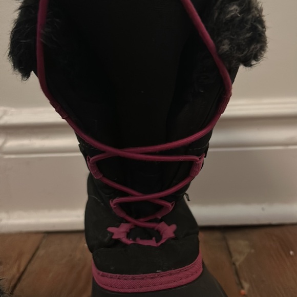 Kamik winter boots. Black and pink. Pull to tighten. Soft inside and top. - Picture 5 of 5